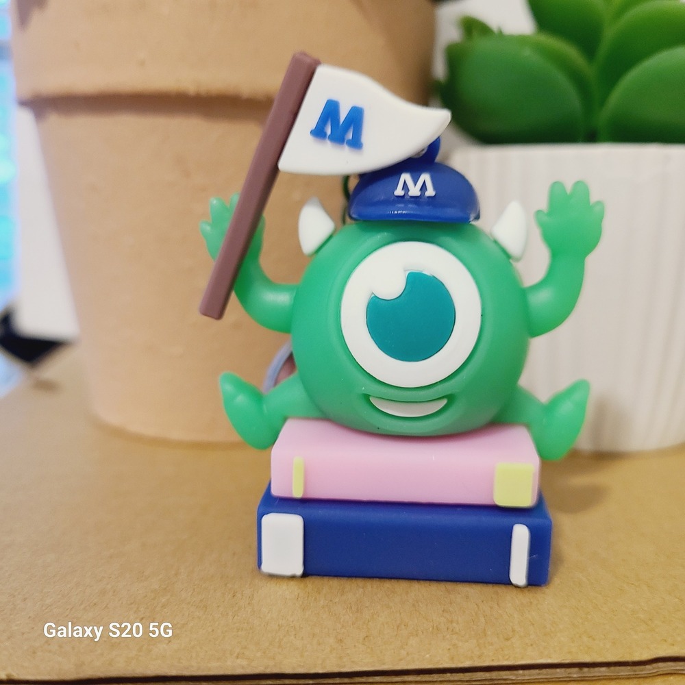 Monsters University MU Mike Wazowski Monster Keychain Books Flag‎ NEW Unisex